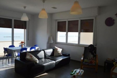 Appartamento fronte mare ristrutturato a Senigallia