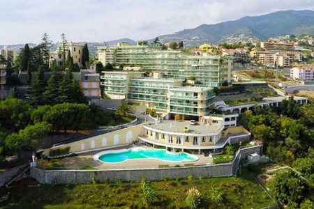 B48 A Sanremo in splendido residence con piscina appartamento con grande terrazzo vista mare