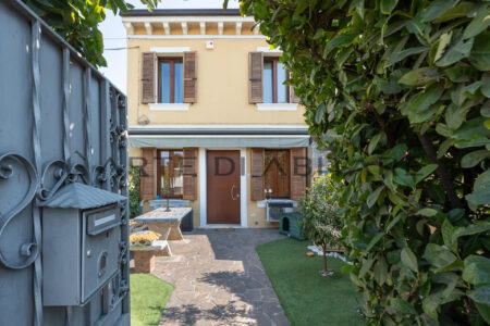 Villetta a Schiera